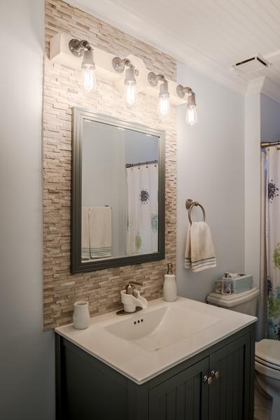 https://rusticartistry.com/wp-content/uploads/2016/09/bathroom-vanity-with-4-lights-wood-beam-and-edison-bulbs.jpg